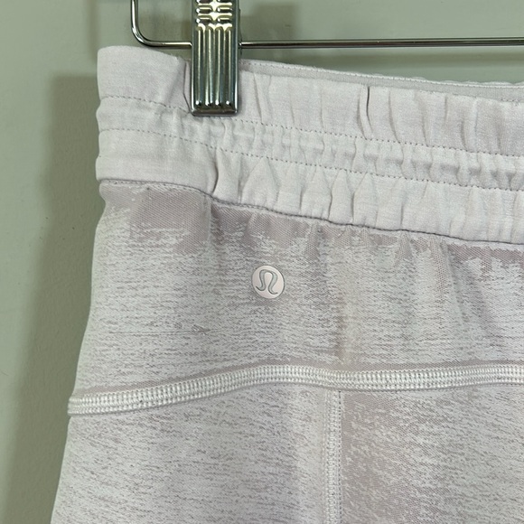 Lululemon Softstreme High Rise 4 inch Shorts Pink Stretch Pockets Sz 4 - Picture 6 of 9
